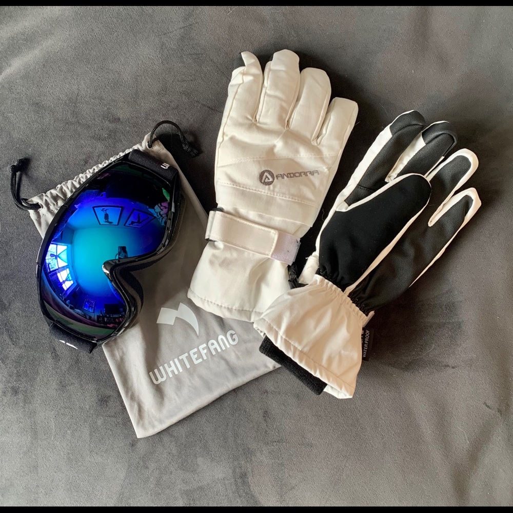 Ski gloves & Goggles